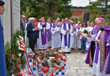 Blagoslov spomenika civilnim žrtvama Ivezića