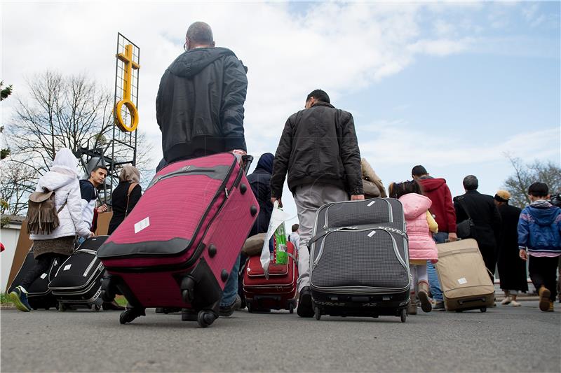 Njemačka će nastaviti vraćati tražitelje azila u Grčku