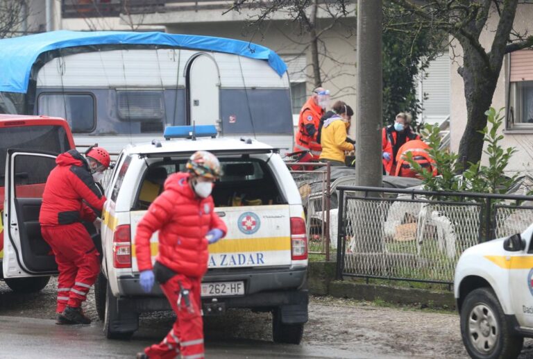 VIDEO Tragedija u Petrinji: Došao je pomoći rodbini popraviti krov. Pao je i na mjestu poginuo…