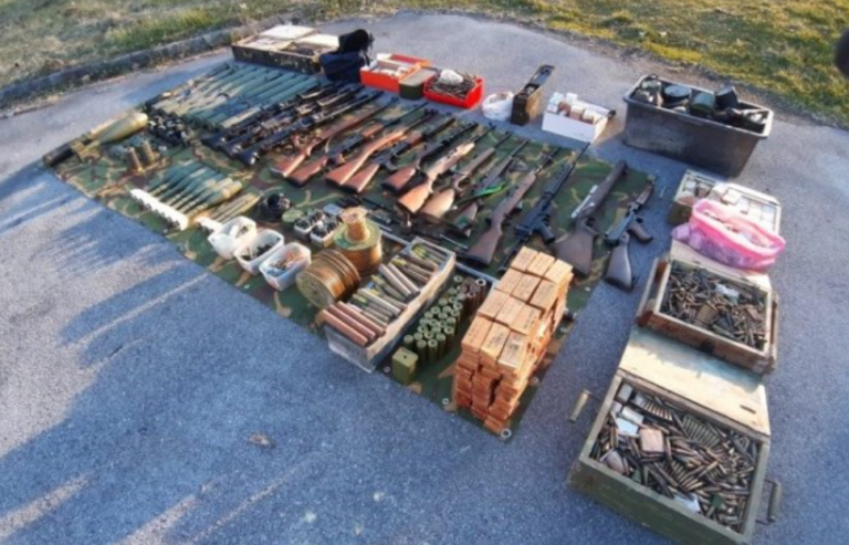 Nezapamćena dragovoljna predaja ogromne količine oružja i minsko-eksplozivnih sredstava u Sisku