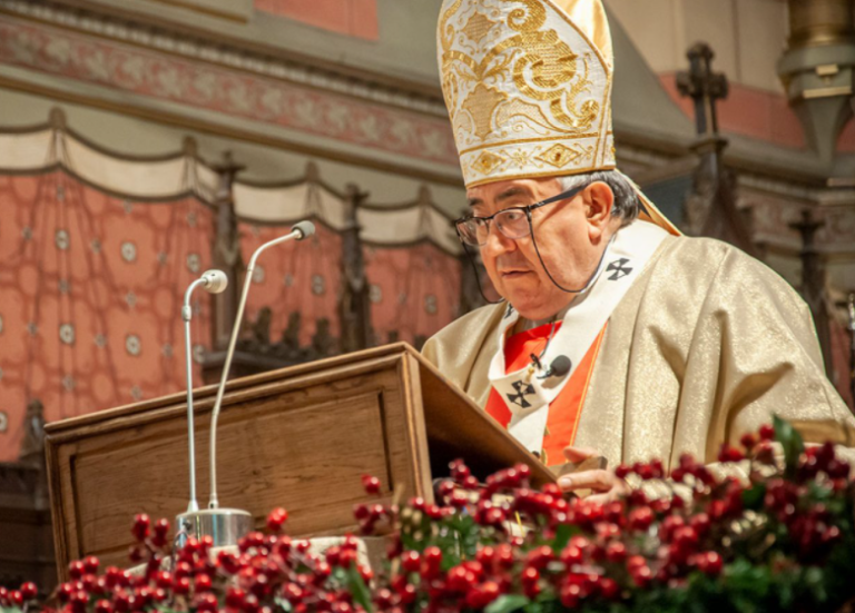 Uskrsna poruka kardinala Puljića: Ne dajmo duhu sekularizma da nam Isusa istjera iz srca.Uz to, u siromašnoj i korumpiranoj zemlji vrlo je teško naći radno mjesto, pogotovo ako pojedinac nije član stranke na vlasti.