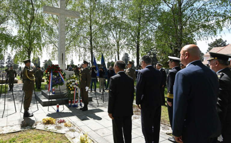 Milanović na obilježavanju 30. godišnjice ustrojavanja 3. gardijske brigade „Kune“ u Vinkovcima…