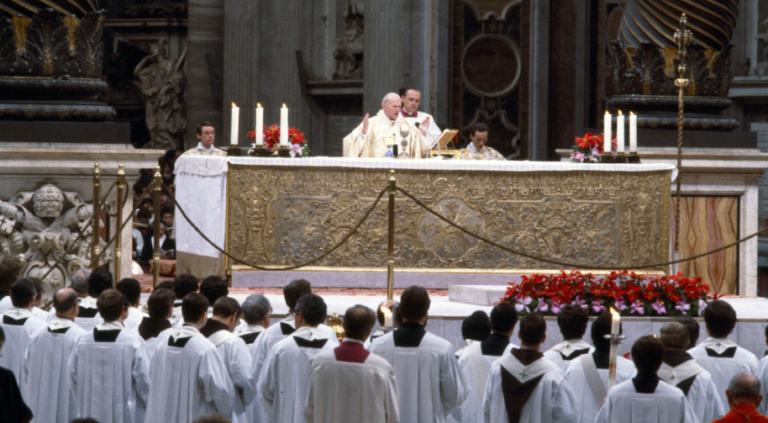 Prije 42 godine sv. Ivan Pavao II. prvi put slavio misu na hrvatskom jeziku. Prvi put jedan papa govorio je Hrvatima na njihovom materinskom jeziku…