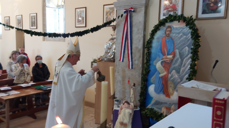 Biskup Križić predvodio euharistijsko slavlje na blagdan sv. Marka u Lukovom Šugarju. Problem nepoznavanja Boga je problem i samih vjernika, ne samo nevjernika…