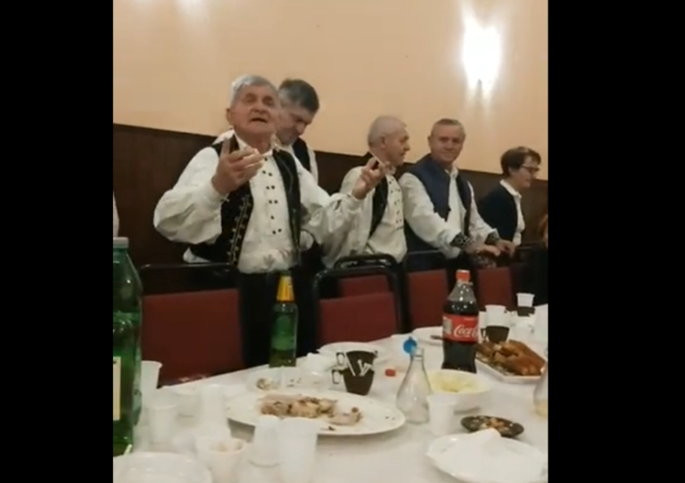 (VIDEO) POSLUŠAJTE DVIJE PREKRASNE HRVATSKE PJESME KOJE MALO HRVATA ZNA!! Ponosim se što sam Hrvat, to je jedan dar od Boga, što me rodi majka moja, ne stidim se roda svoga!!…