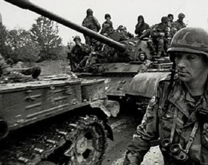 VIDEO Pogledajte svu silinu udara hrvatskih snaga u “VRA BLESAK” na srpske okupatore. Bježali su kao zečevi! Srbi su kukavički raketirali Zagreb!