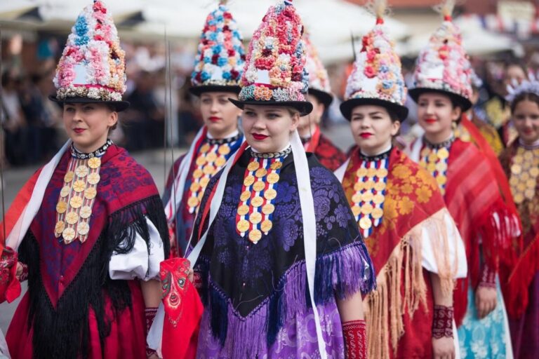 Blagdan Duhova važan je i kao datum uprizorenja jednog od najljepših Hrvatskih nematerijalnih kulturnih dobara upisanih na listu UNESCO-a