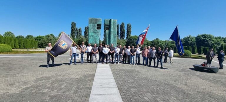 Obilježena 30. obljetnica osnutka 4. bojne 3. Gardijske brigadel. Obuku im je držao general Ante Roso…