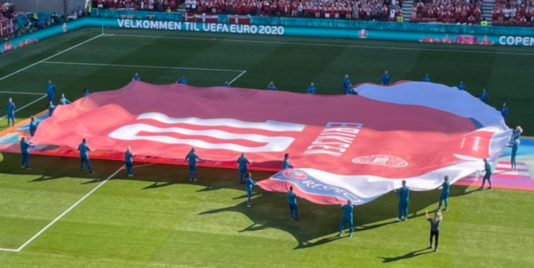 VIDEO Emotivna scena u Kopenhagenu: U 10. minuti prekinuta je utakmica, cijeli stadion je zapljeskao Eriksenu, slaveći njegov novi život