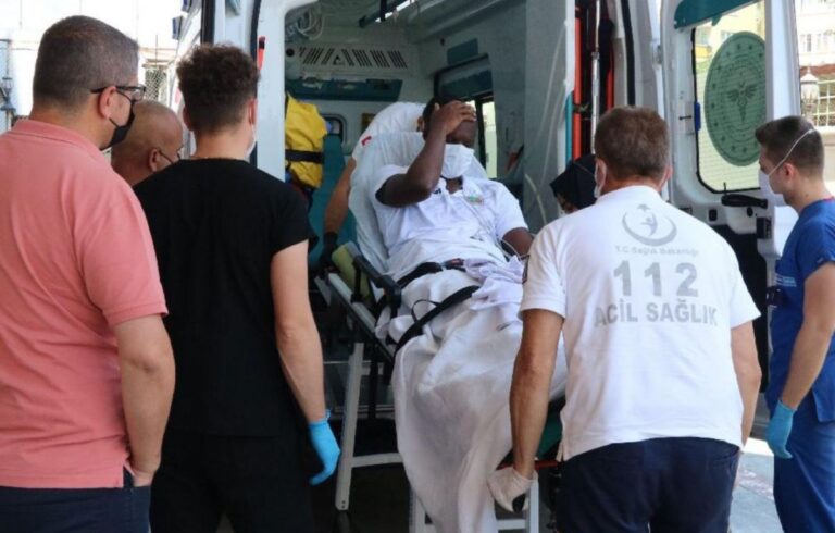 PONOVNO VELIKA DRAMA NA NOGOMETNOM TRAVNJAKU: Liječnici spasili još jednog igrača. Problemi sa srcem!