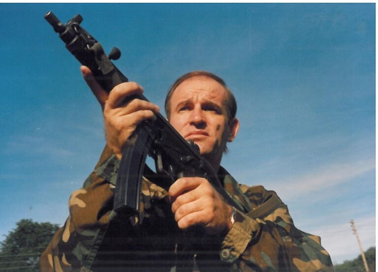 (FOTO-VIDEO) Na današnji dan 1991. pod sumnjivim okolnostima poginuo Hrvatski vitez Miro Barešić…Položeni vijenci i upaljene svijeće na godišnjicu pogibije…