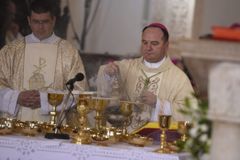 Biskup Palić na komemoraciji za žrtve totalitarizama: ‘Dok povijest počiva na neistinama, budućnost je na klimavim nogama’