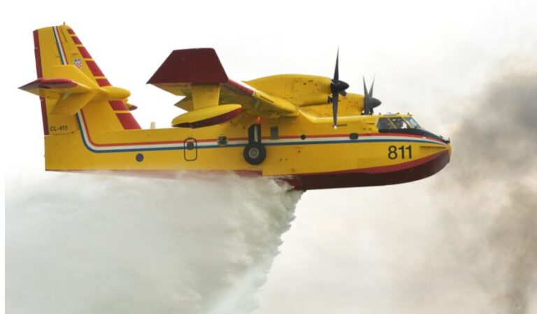 Šest aviona HRZ-a gase požare u Šibensko-kninskoj županiji. Veliki požar u  blizini Sinja. Gori kod Knina