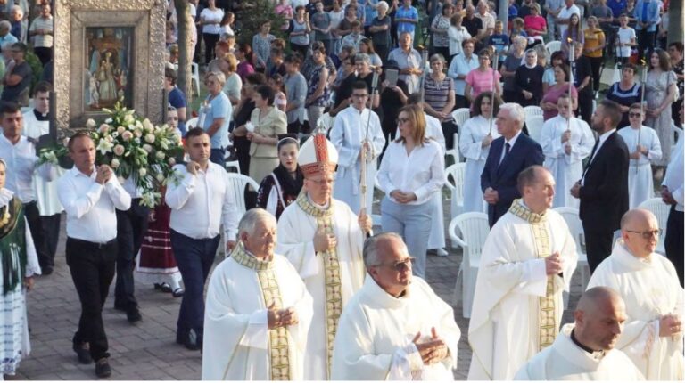Hodočašće vjernika Požeške biskupije u Voćin.