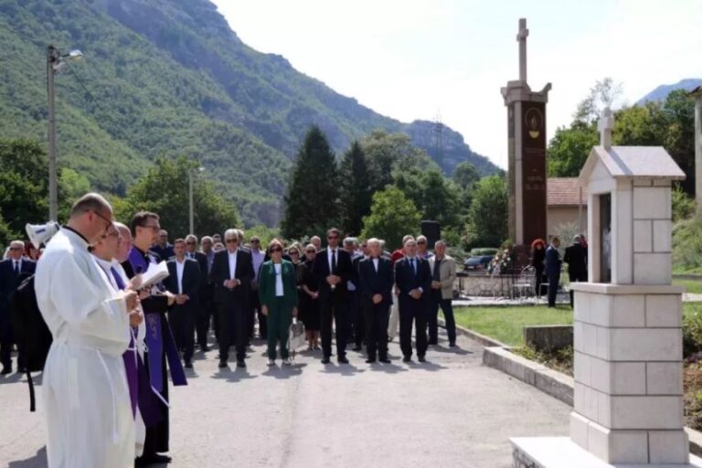 Potresno pismo ubijene četverogodišnje djevojčice: Moje ime je Mladenka Zadro, ja sam vam iz sela Grabovica. Zapravo, bila sam iz Grabovice kraj Mostara. Za moje ubojstvo nije odgovarao onaj tko ga je naredio!