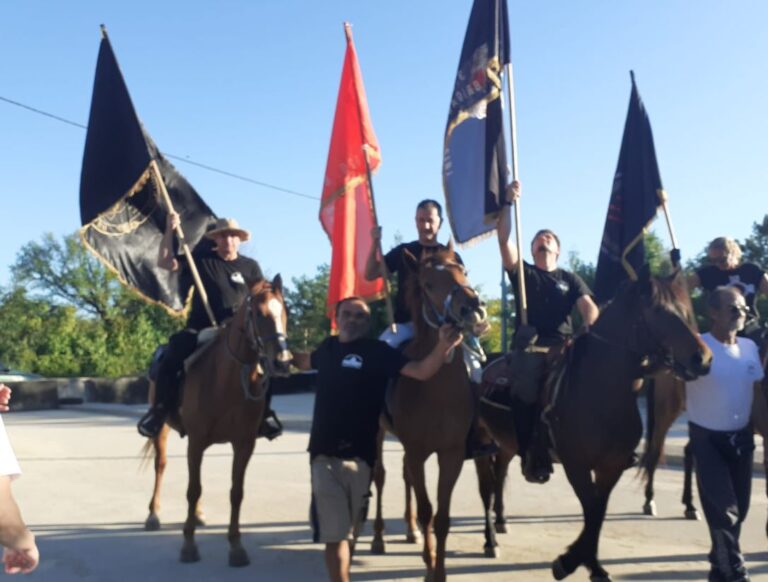 FOTO Obilježena 30. godišnjica Samostalne satnije Bitelić…Konjanici BZ Patriot nosili su ratne zastave…