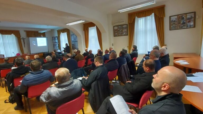 Izjava svećenika Gospićko-senjske biskupije o potapanju Kosinjske doline. S tim potapanjem potapaju se mnogi kulturni spomenici tog povijesnog mjesta. Među njima je i crkva iz 1692 godine…