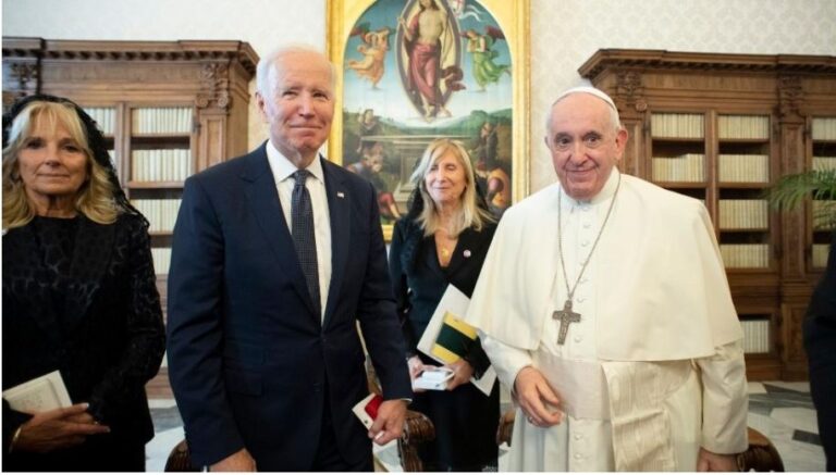 Papa Franjo primio američkog predsjednika Joea Bidena