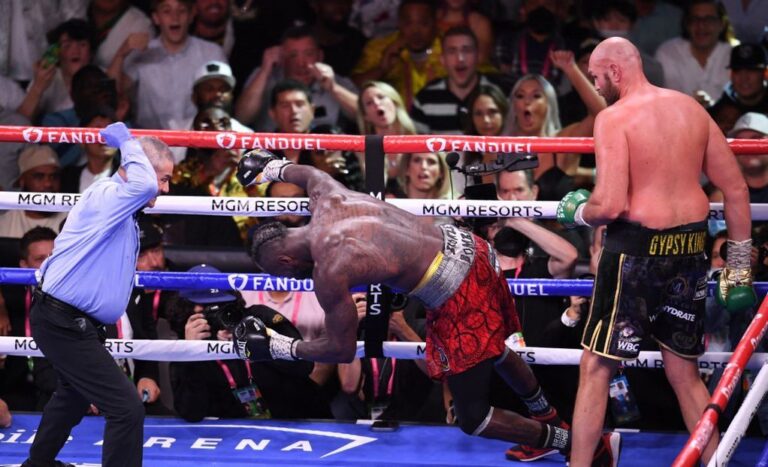 (VIDEO) POGLEDAJTE OVAJ STRAŠAN NOKAUT. SJEVNULA JE DESNICA FURYJA A WILDER PADA KAO POKOŠEN