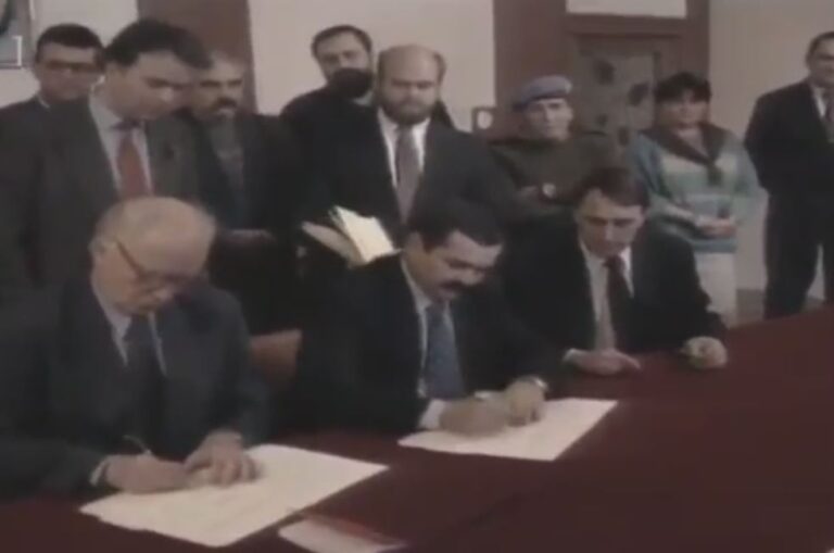 12. studenog 1995. -Potpisan  Erdutski sporazum…Nova pobjeda hrvatskih snaga u operaciji Južni potez ubrzala je pregovore u Erdutu