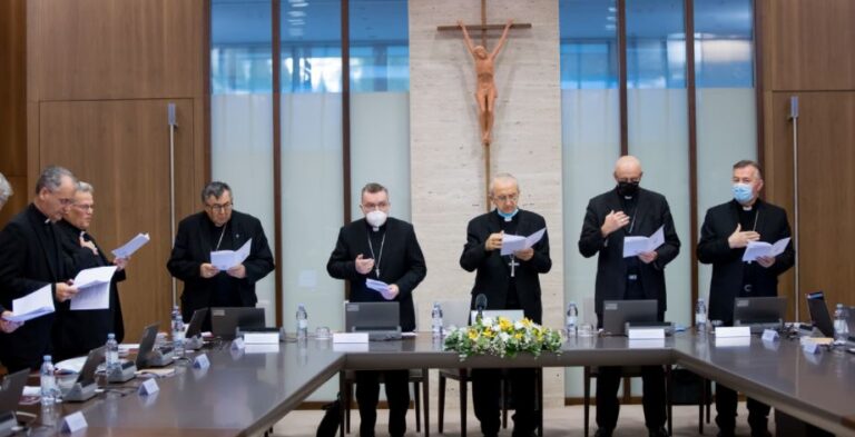 Stalno vijeće Hrvatske biskupske konferencije: Je li cjepivo protiv Covida-19 moralno prihvatljivo?!