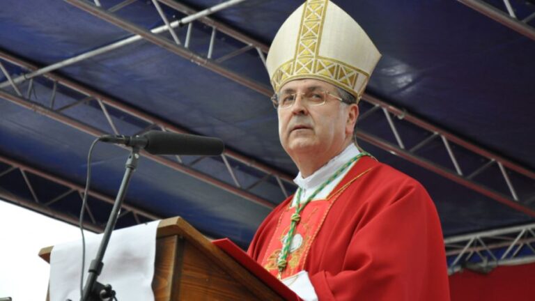 Homilija biskupa Ivana Šaška u Vukovaru; Može li se – gledajući ove grobove, njihov broj, ali još više imena i godišta – može li se biti hladan, ohol i bezosjećajan?Neprijatelj je izabrao da nam bude neprijatelj. On je ovdje poražen…