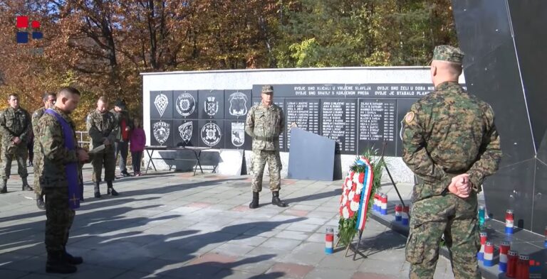 VIDEO  Križančevo selo, mjesto strašnog zločina ARBIH nad Hrvatima : Počast poginulim i ubijenim pripadnicima HVO-a