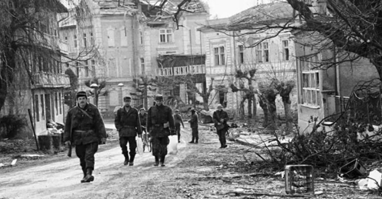 FOTO / VIDEO: ŽESTOKA HRVATSKA vojno-redarstvena akcija „Orada“…Prvi oslobođeni Hrvatski grad u Domovinskom ratu bio je Lipik…Koliko su borbe za Lipik bile teške, svjedoči podatak da su dotad poginula čak četiri zapovjednika
