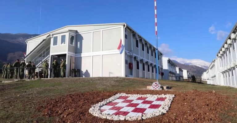 EKSKLUZIVNO ( VIDEO) Pogledajte NATO bazu “Camp Villaggio Italia” u kojoj su smješteni hrvatski vojnici i vojnikinje na Kosovu