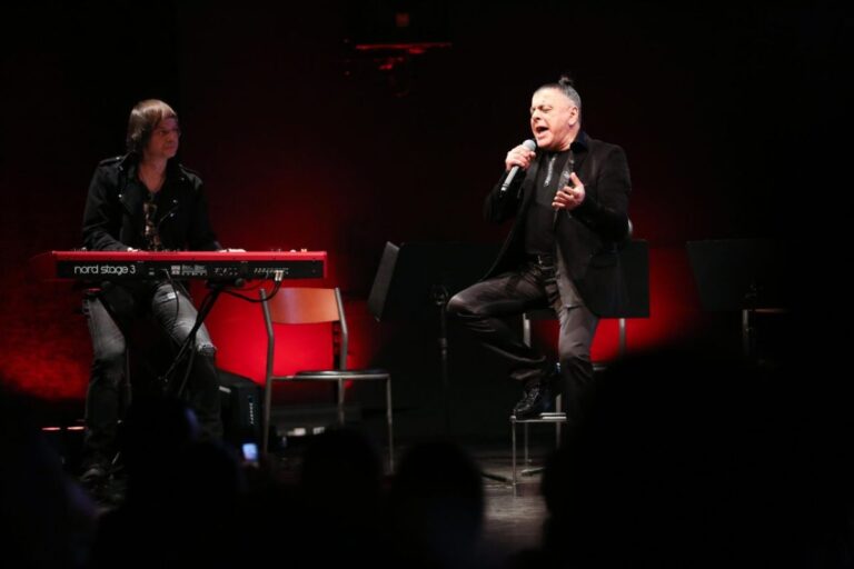 (VIDEO) IN MEMORIAM  Aki Rahimovski: dok se opraštamo s pjevačem koji je dotaknuo srca, podsjećamo na jednu njegovu izvedbu s Fidesima