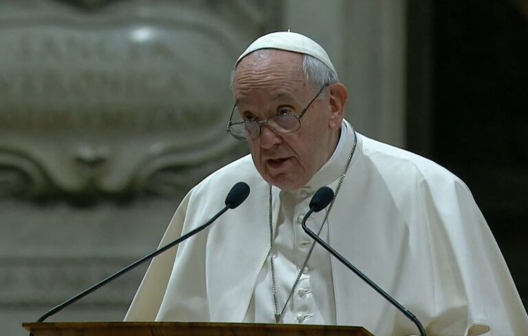 VIDEO Papa predvodio misu na svetkovinu Svete Bogorodice Marije i još jednom upozorio na problem zlostavljanja žena.