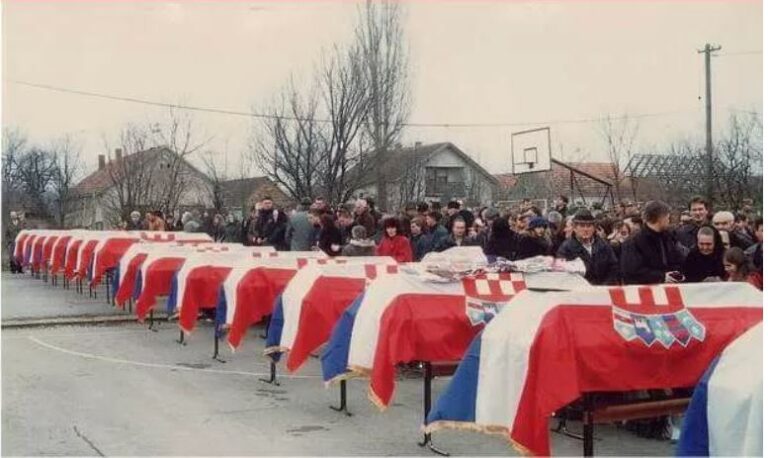 ”Dan kada je Tovarnik plakao”…Ubijanja, premlaćivanja do smrti, izgladnjivanja, zvjerska tjelesna i psihička mučenja…Najmlađa žrtva krvavog srbočetničkog pohoda i razlarenih srpskih hordi imala je samo šest mjeseci a najstarija 104 godine…