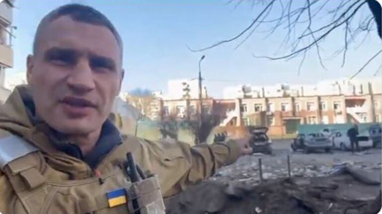 Kličko; Neprijatelj nastavlja granatirati glavni grad. U četvrti Svjatošinskij granata je pogodila dvorište u blizini desetokatnice.