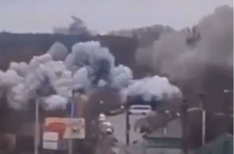 VIDEO U Barishevki je dignut u zrak most nakon što ga je prošla ruska kolona. Put za bijeg Rusima je onemogućen.