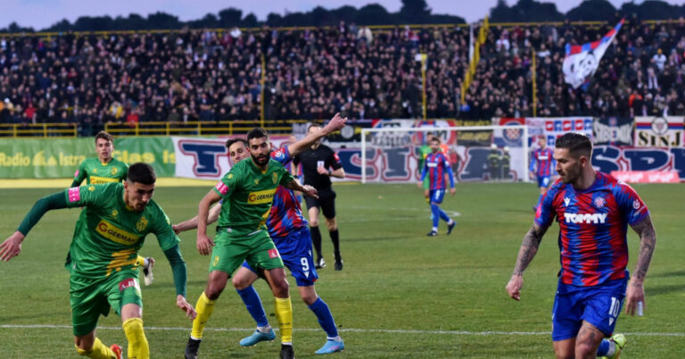 VIDEO: HAJDUKOV REMI U PULI! KALINIĆ PREKRASNO ZABIO, BIUKU PONIŠTEN GOL NAKON INTERVENCIJE VAR-A