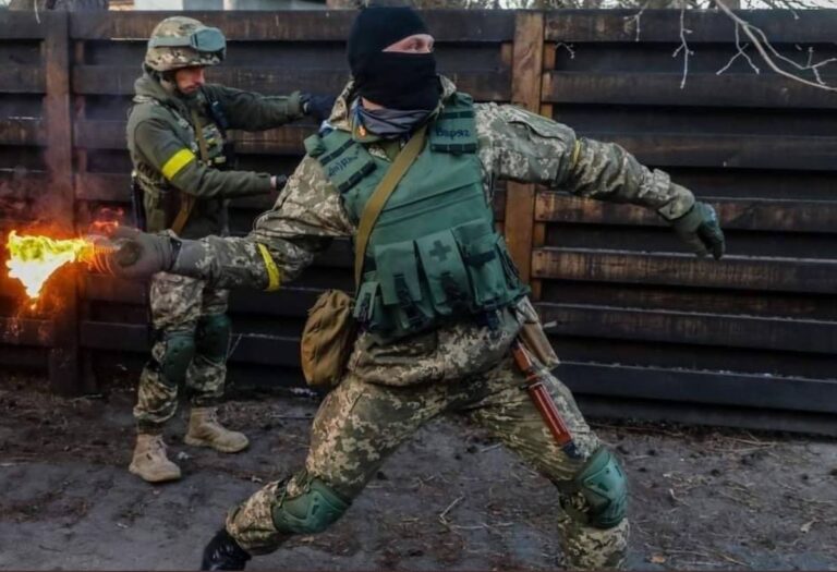 VIDEO Teritorijalna obrana Oružanih snaga Ukrajine – poboljšanje vještina bacanja molotovljevih koktela kojim su uništili veliki broj ruskih oklopa i vozila…