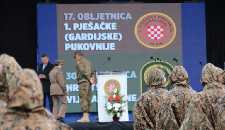 EKSKLUZIVNO- Pogledajte veliku fotogaleriju sa središnje proslave u Mostaru- 30. obljetnice utemeljenja HVO i 17. obljetnica 1. pješačke (gardijske) pukovnije Oružanih snaga BiH (OS BiH)
