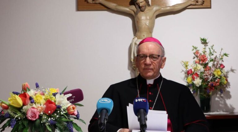 Uskrsna poruka biskupa Antuna Škvorčevića…Kristovo uskrsnuće konačna je rastava svjetla od tame…