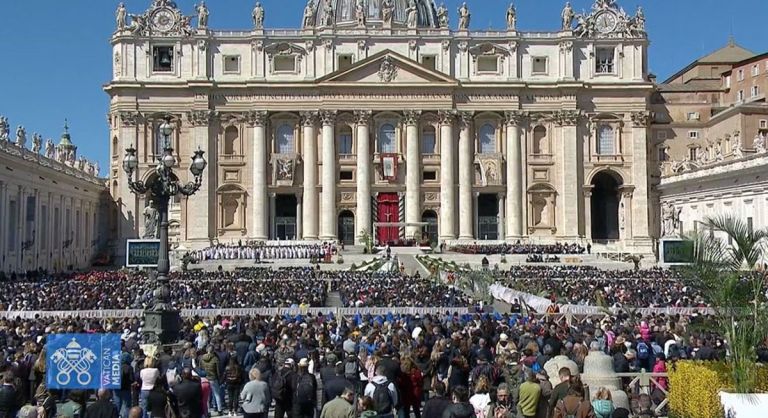 Posljednji oproštaj od Pape u bazilici svetog Petra
