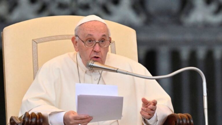 Papa Franjo: „Ako Putin otvori vrata…“Spreman sam susresti se s Putinom u Moskvi