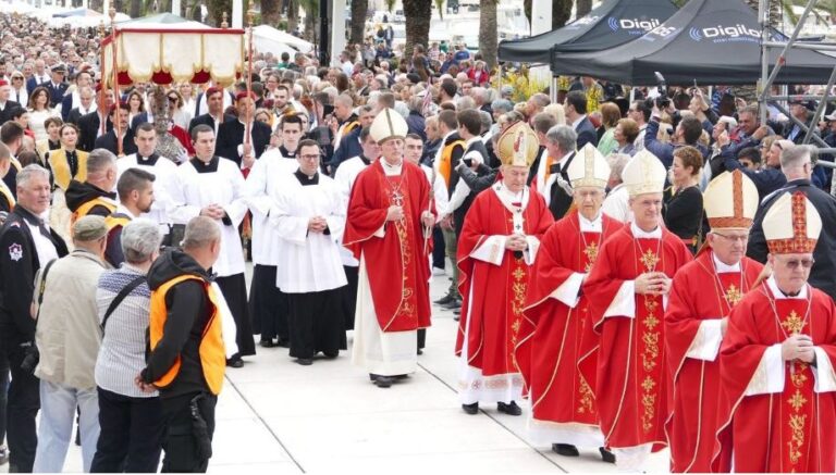 FOTO – VIDEO Svečano proslavljena svetkovina sv. Dujma, zaštitnika grada Splita i Splitsko-makarske nadbiskupije