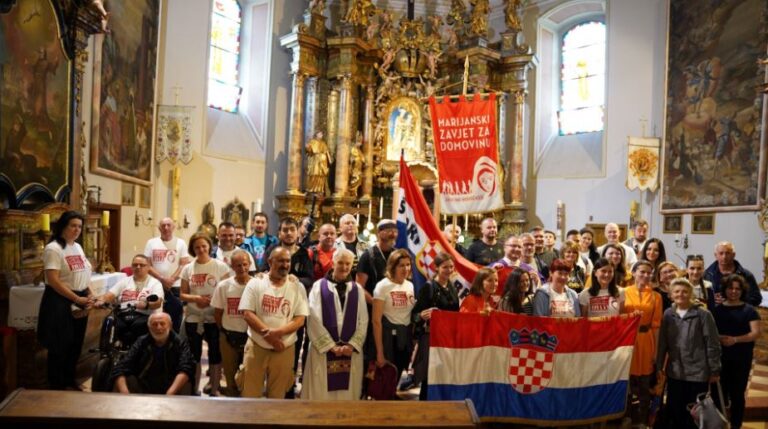 FOTO Krenuo 8. marijanski zavjet za Domovinu…evo gdje i kako im se možete pridružiti