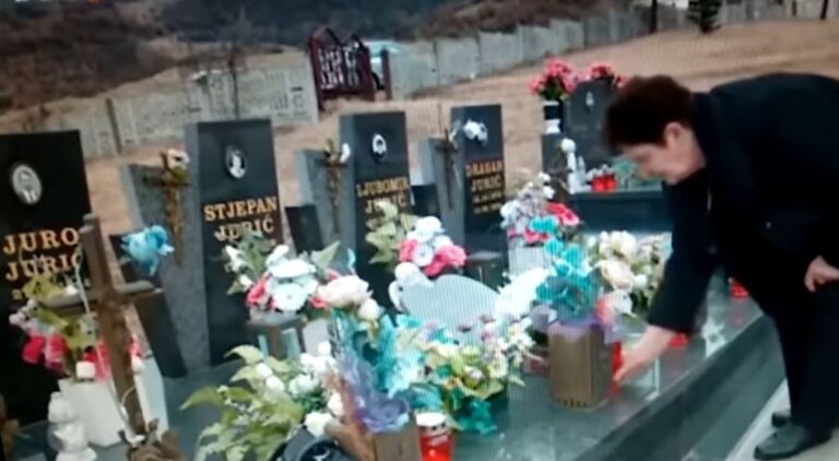 FOTO-VIDEO: U JEDNOM DANU PRED NJENIM OČIMA UBILI SU JOJ TRI SINA I SUPRUGA! ANICA JE PREŽIVJELA STRIJELJANJE I SPASILA SVOJU KĆER…