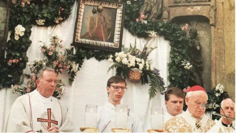 Homilija kardinala Franje Kuharića 31. svibnja 1991 prigodom proglašenja Majke Božje od Kamenitih vrata zaštitnicom Grada Zagreba