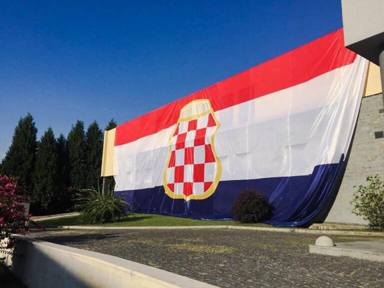 Marijan Knezović; LJUBAVI, SRETAN TI ROĐENDAN!…Feniks je samo još ljepši nakon što se ponovo iz pepela rodi…