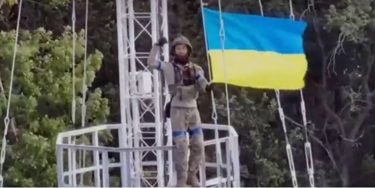 Ukrajina objavila video: Oslobodili su selo Chkalovske, regija Kharkiv i podigli svoju zastavu…