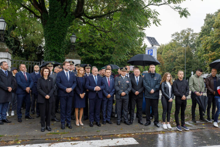 FOTO  Obilježena 31. obljetnica krvave i lavovske Bitke za Vukovar. Borković: Do kada će nadležni nedjelovanjem rušiti vukovarske križeve?