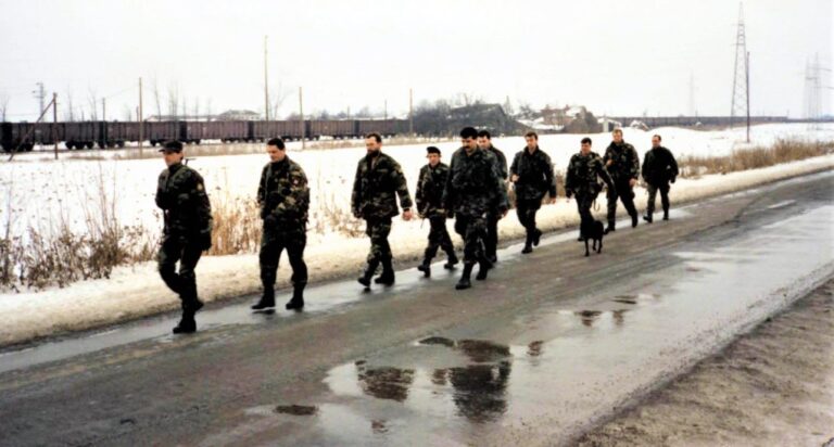 Na današnji dan 12.10. 1991. u Vinkovce smo otišli kao dragovoljci iz Sesvetskog Kraljevca…Umjesto lampe gorjeli su cijeli Vinkovci. Bile su to neke drukčije, posve drukčije vinkovačke jeseni.
