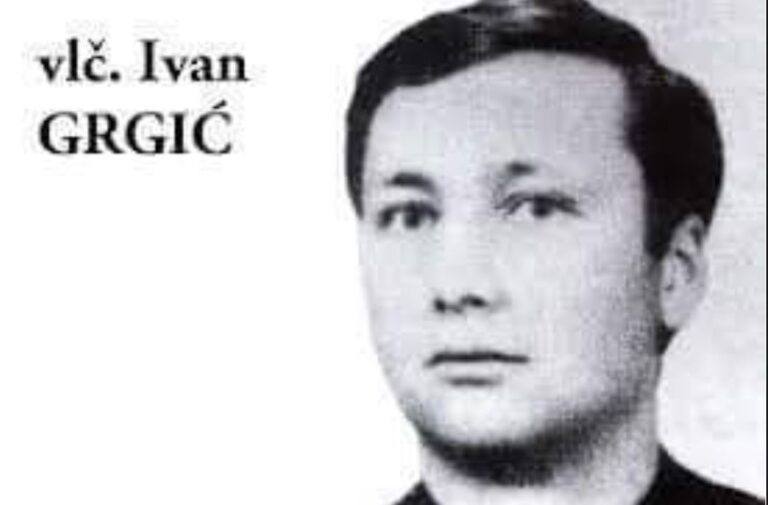 IN MEMORIAM Vlč. Ivan Grgić (1962.-1992.)-„Ja ne mogu napustiti svojih vjernika. Oni osim Boga i mene nemaju nikoga.“… Iz župne kuće izveli su ga naoružani pripadnici VRS,i ni kriva ni dužna, s 50 hitaca iz automata ubili na kipama rudnika Ljubija.