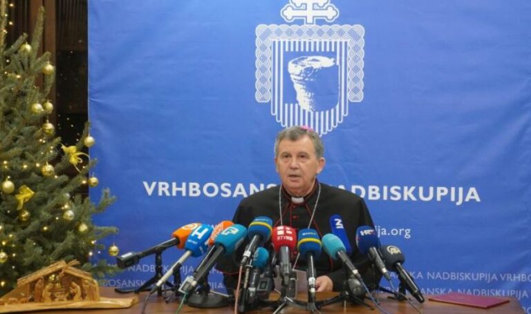 Božićna poruka vrhbosanskog nadbiskupa Tome Vukšića…